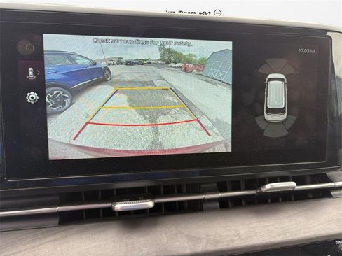 Used 2024 Kia Carnival EX image 13