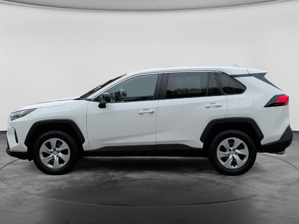 Used 2025 Toyota RAV4 LE AWD/4WD image 4