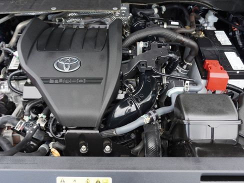 Used 2024 Toyota Highlander Platinum FWD image 35
