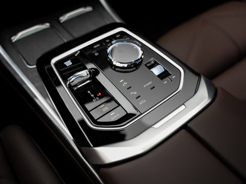 Used 2026 BMW 740i RWD image 48