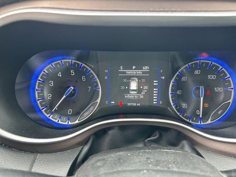 Used 2024 Chrysler Voyager LX FWD image 8
