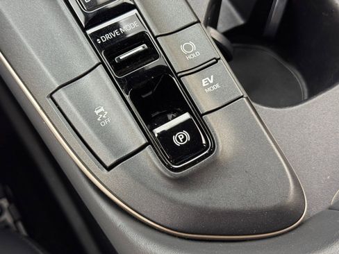 Used 2023 Toyota Crown XLE image 29