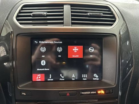 Used 2017 Ford Explorer XLT w/ Equipment Group 202A FWD image 16