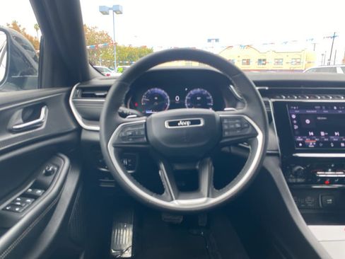 Used 2024 Jeep Grand Cherokee Altitude image 28