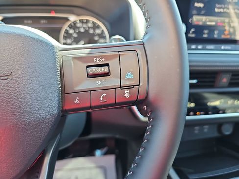 Used 2025 Nissan Rogue SV w/ SV Premium Package FWD image 23