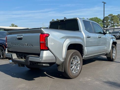 Used 2025 Toyota Tacoma Limited image 3