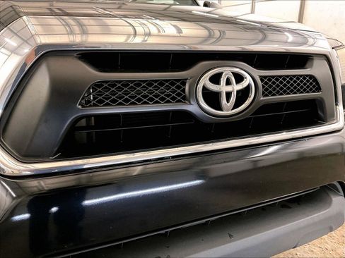 Used 2012 Toyota Tacoma 4x4 Access Cab V6 w/ SR5 Pkg image 30
