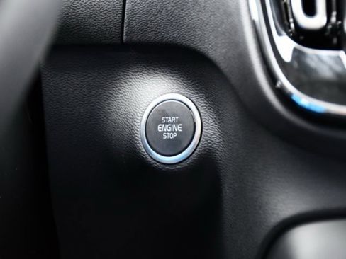 Certified 2023 Volvo XC40 B5 Plus w/ Protection Package Premier image 16