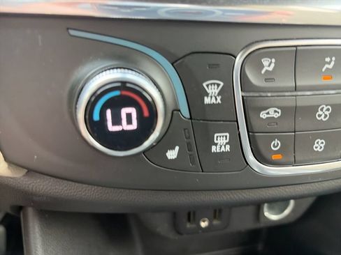 Used 2023 Chevrolet Traverse LT FWD image 22