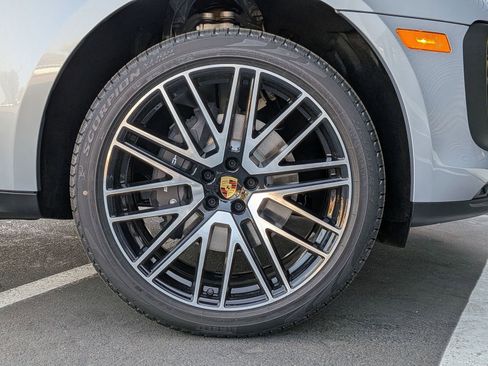 New 2026 Porsche Macan image 12