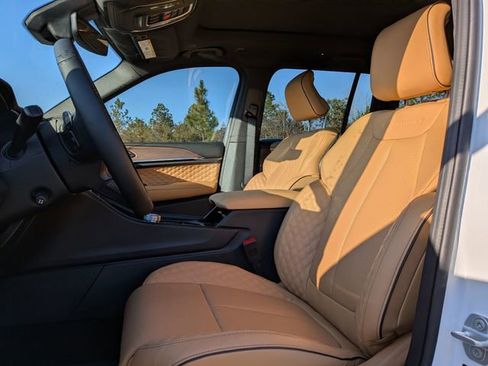 New 2025 Jeep Grand Cherokee Summit w/ Obsidian Package image 15