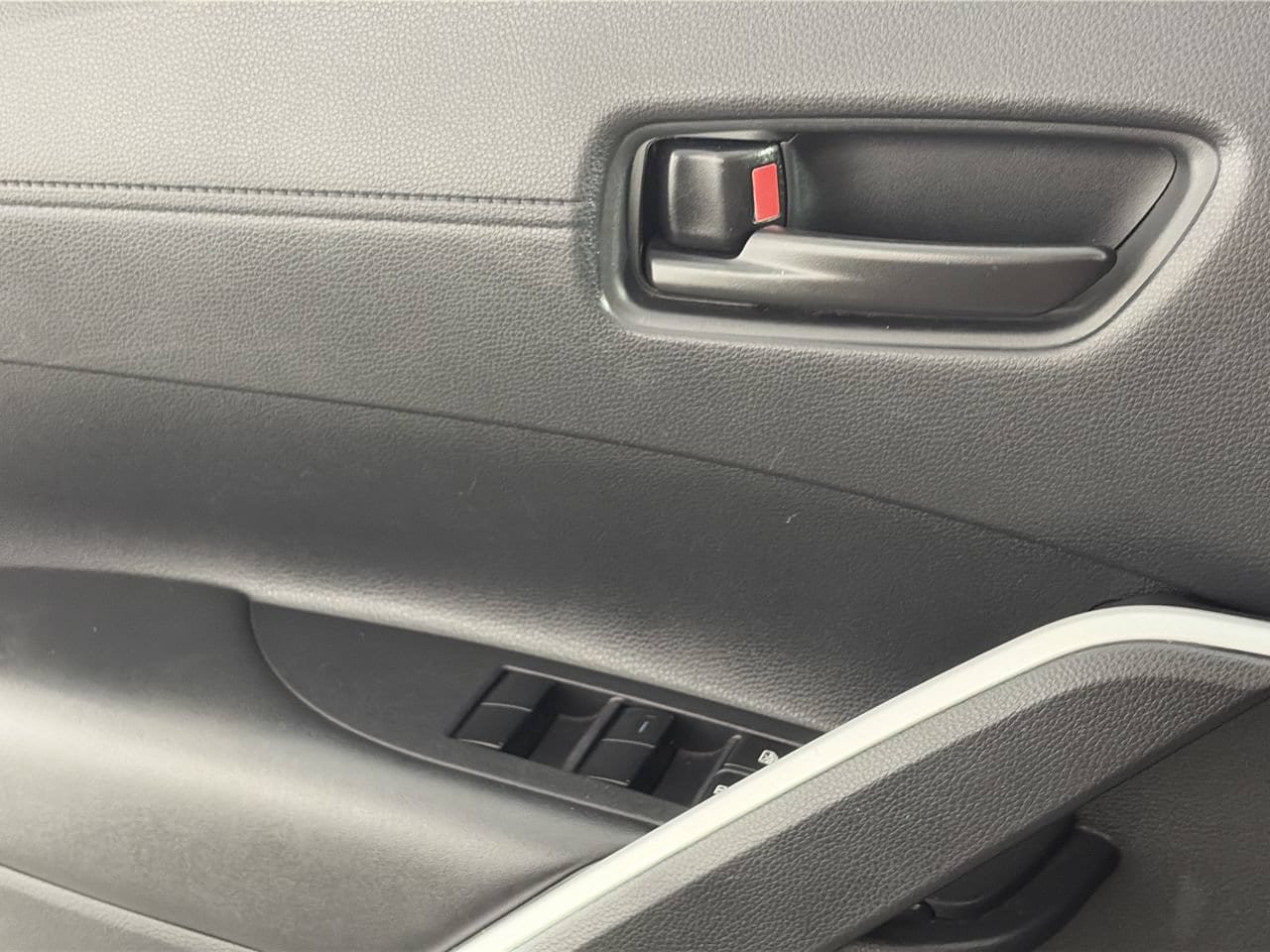 Used 2025 Toyota Corolla Cross LE FWD image 18