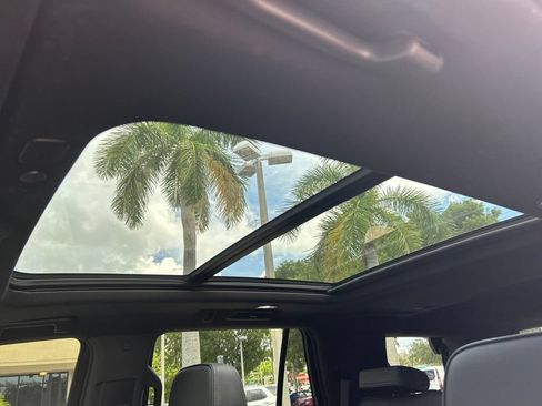 Used 2023 GMC Yukon Denali AWD/4WD image 16