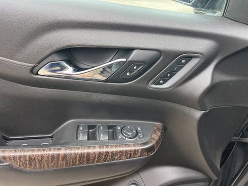 Used 2021 GMC Acadia Denali w/ Denali Ultimate Package AWD/4WD image 15