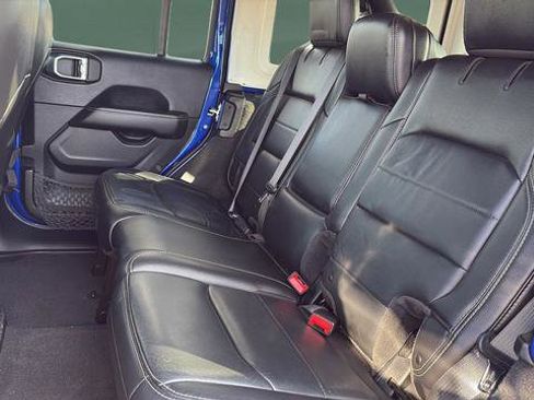 Used 2018 Jeep Wrangler Unlimited Sahara image 25