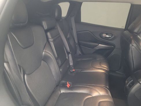 Used 2019 Jeep Cherokee Limited FWD image 19