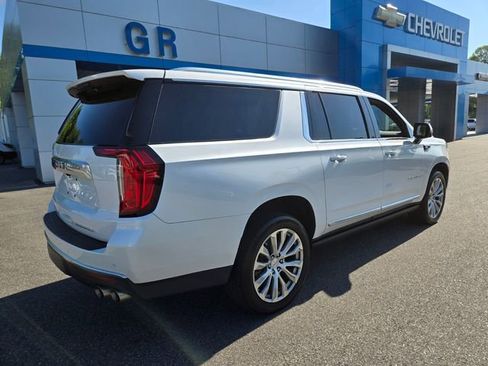 Used 2023 GMC Yukon XL Denali AWD/4WD image 7