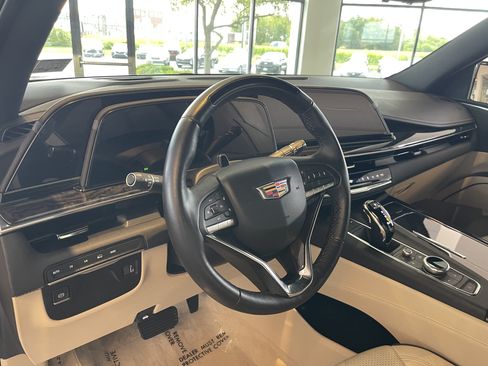 Certified 2024 Cadillac Escalade ESV Premium Luxury AWD/4WD image 12