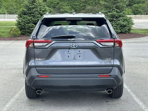 Used 2022 Toyota RAV4 XLE w/ Convenience Package AWD/4WD image 4