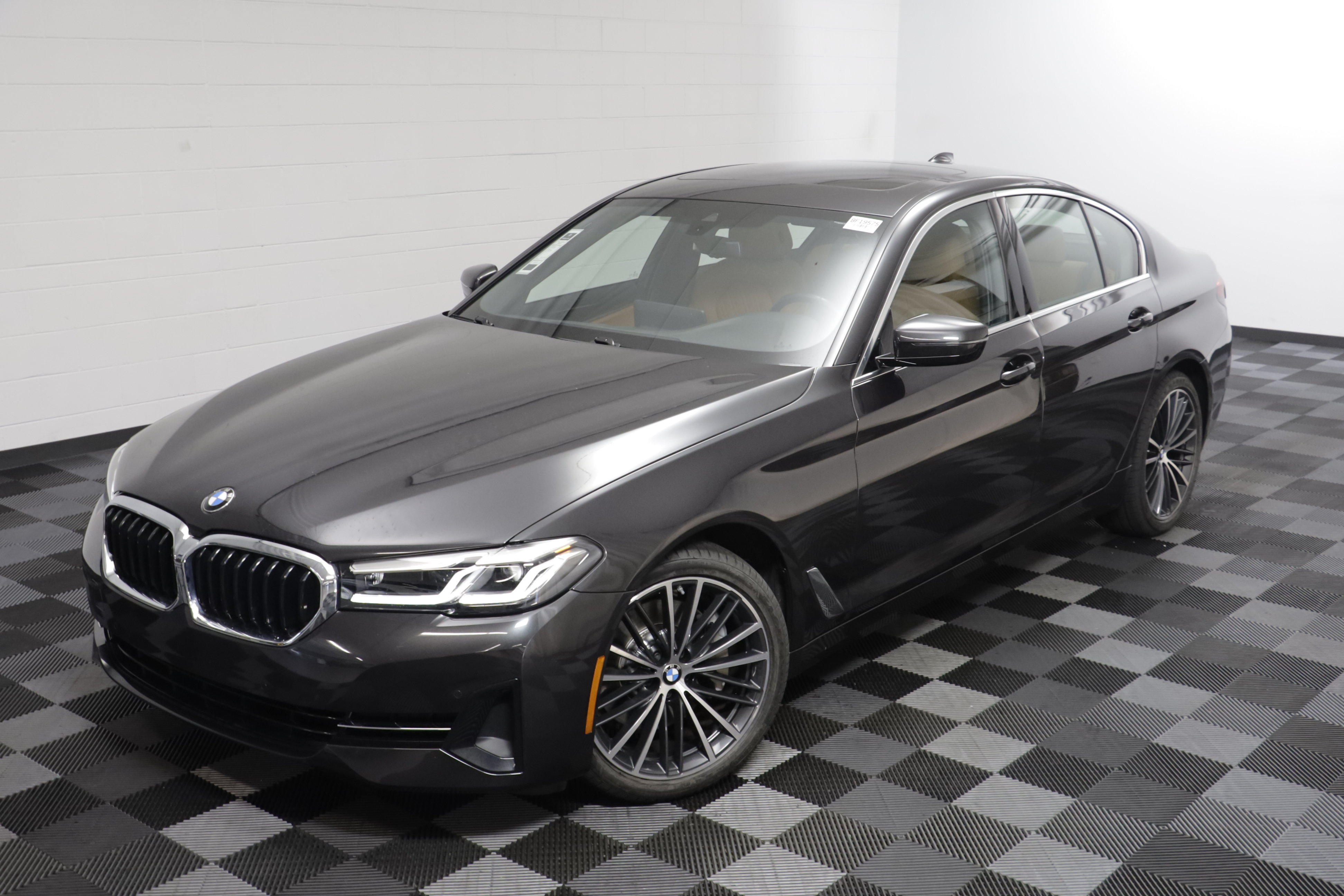 Used 2023 BMW 530i xDrive w/ Convenience Package AWD/4WD image 2