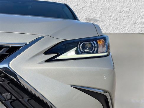 New 2025 Lexus ES 350 w/ Premium Package image 9
