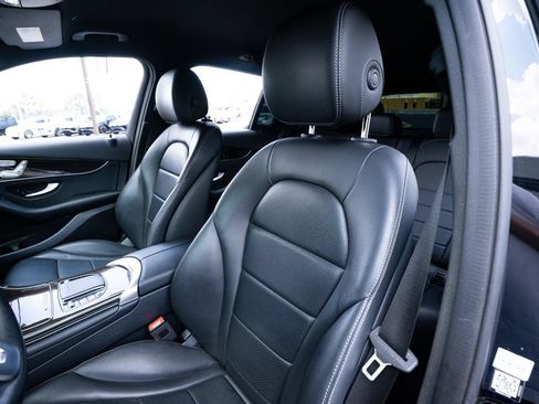 Used 2021 Mercedes-Benz GLC 300 4MATIC w/ Premium Package image 30