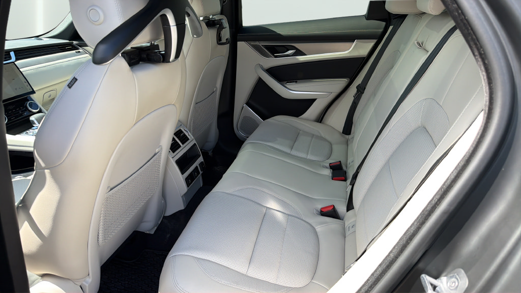New 2026 Jaguar F-PACE R-Dynamic S AWD/4WD image 15
