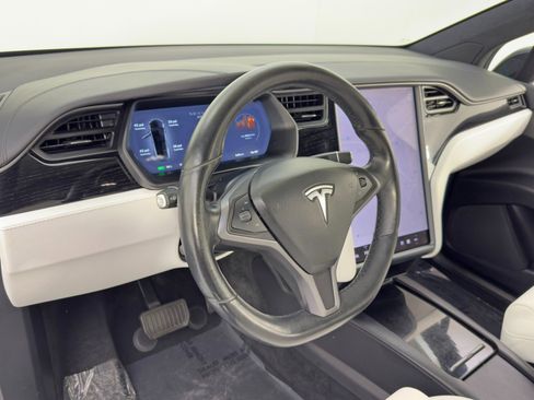 Used 2018 Tesla Model X 100D image 28