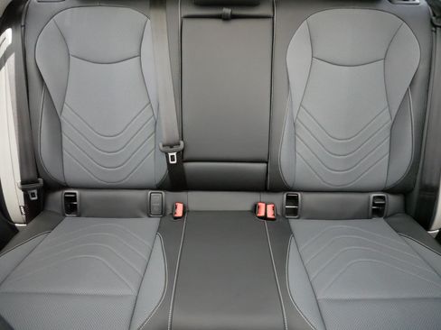 Certified 2025 Volkswagen Tiguan SE AWD/4WD image 13