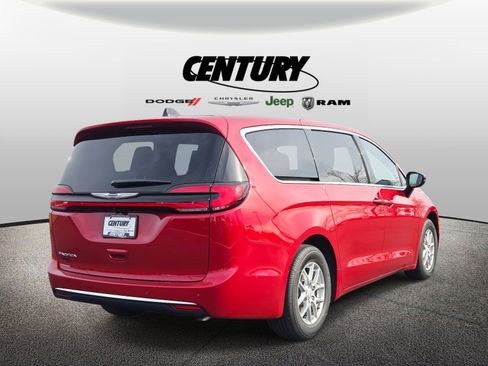 New 2026 Chrysler Pacifica Select image 3