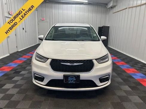 Used 2023 Chrysler Pacifica Touring-L FWD image 7