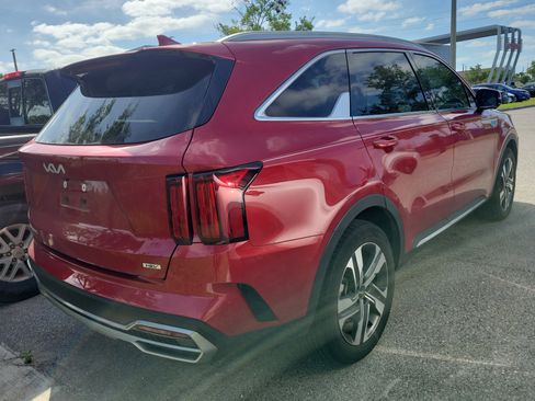 Used 2023 Kia Sorento SX Prestige w/ Panoramic Sunroof Package image 3