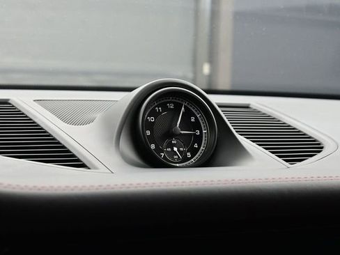 Certified 2025 Porsche Macan image 12