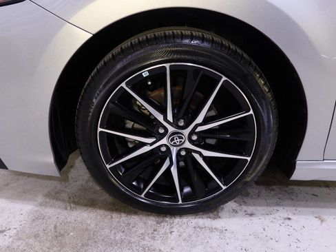 Used 2022 Toyota Camry SE image 10