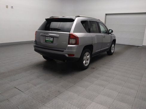 Used 2016 Jeep Compass Latitude image 9