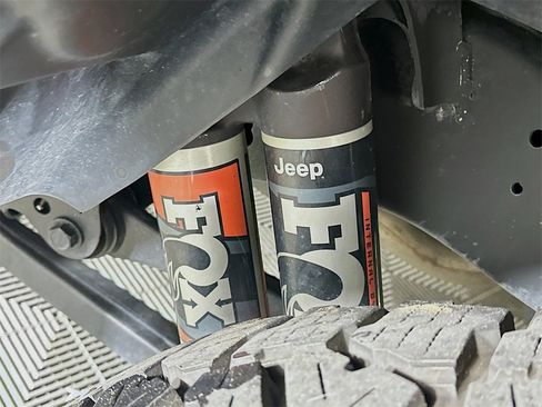 Used 2023 Jeep Gladiator Mojave w/ Cold Weather Group image 38