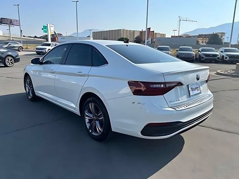Used 2023 Volkswagen Jetta SE FWD image 5