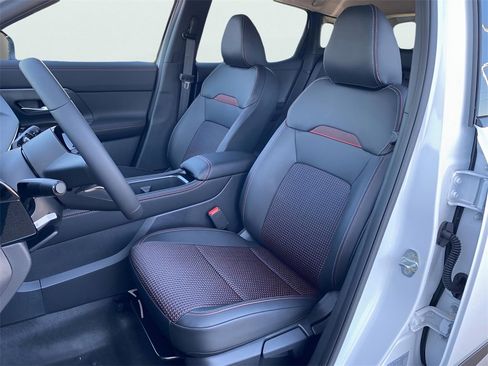 New 2026 Nissan Kicks SR image 13