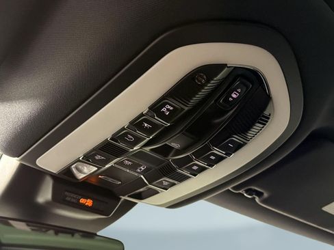 Used 2023 Porsche Macan S AWD/4WD image 20