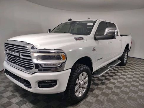 Used 2023 RAM 2500 Laramie AWD/4WD image 3