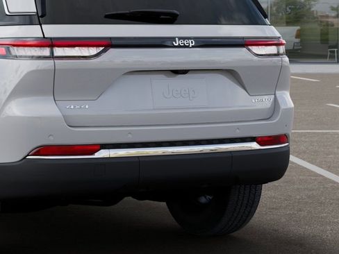 New 2025 Jeep Grand Cherokee Laredo w/ Luxury Tech Group I image 14