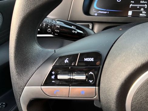 Used 2025 Hyundai Elantra SE FWD image 24