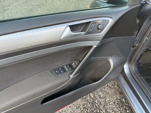 Used 2017 Volkswagen Golf S image 30