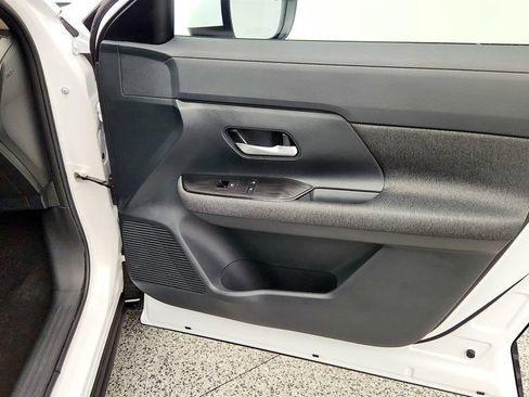 Used 2025 Nissan Kicks SV AWD/4WD image 25