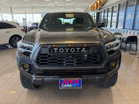 Used 2023 Toyota Tacoma TRD Off-Road AWD/4WD image 8
