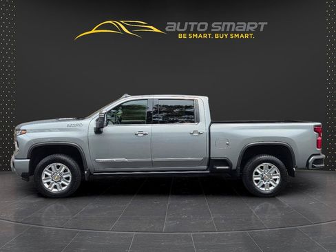 Used 2024 Chevrolet Silverado 2500 High Country w/ High Country Premium Package AWD/4WD image 2