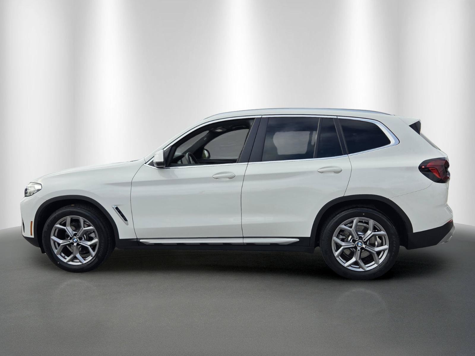 Used 2024 BMW X3 sDrive30i w/ Premium Package RWD image 4