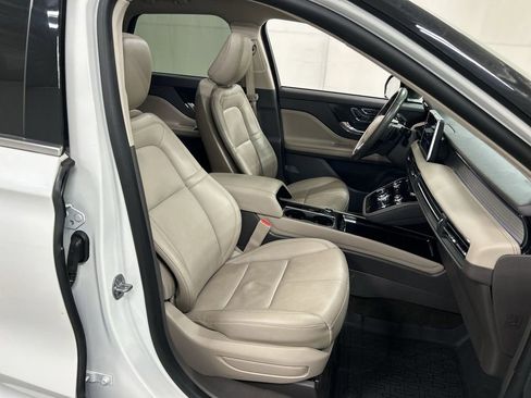 Used 2022 Lincoln Corsair AWD w/ Premium Package image 24
