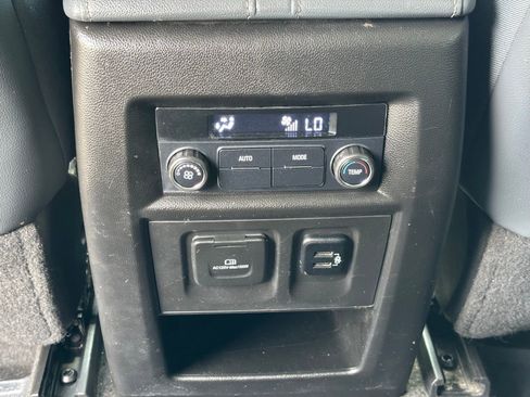 Used 2018 Chevrolet Traverse LT AWD/4WD image 22