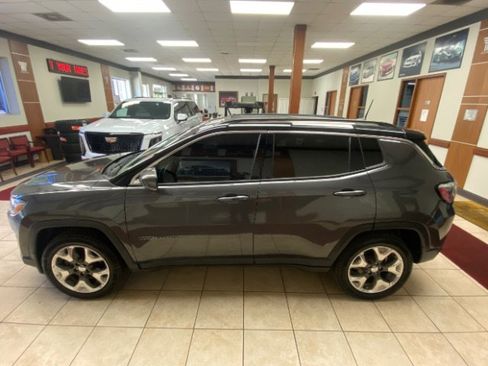 Used 2019 Jeep Compass Limited AWD/4WD image 2